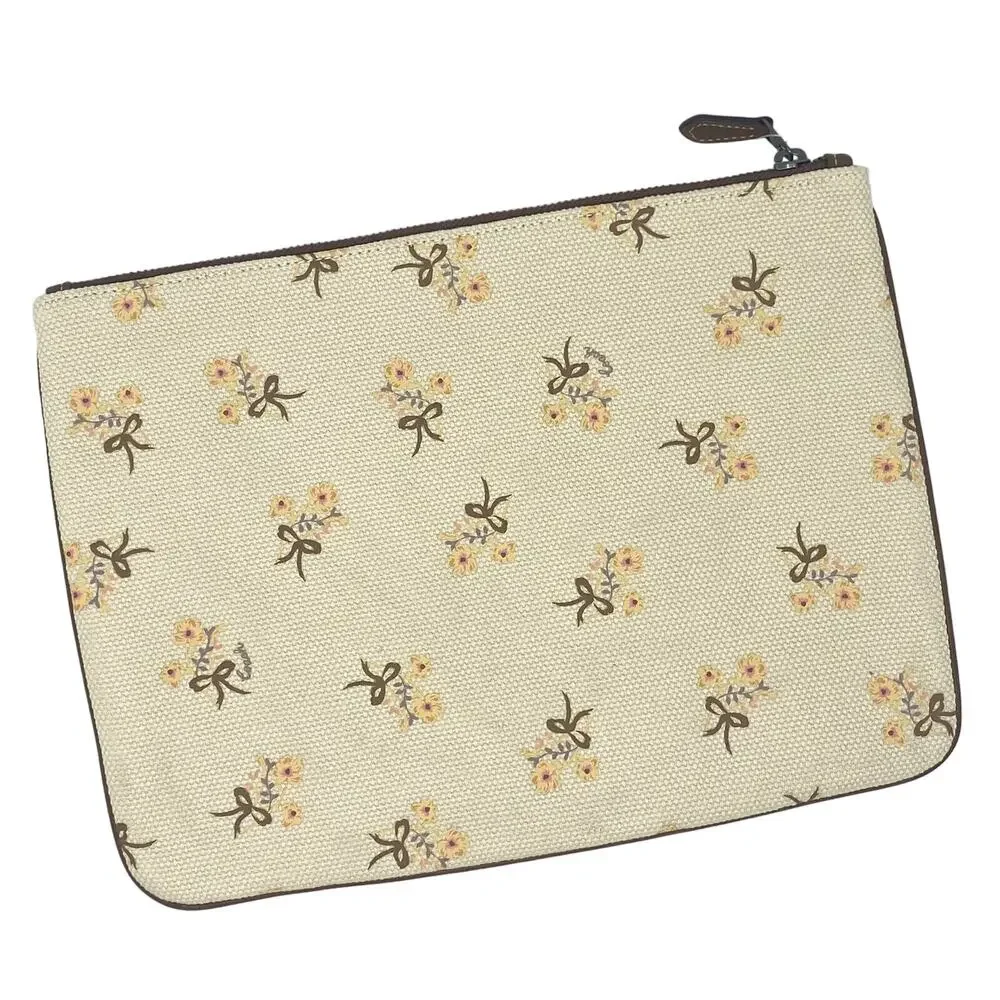 Coach Large Wristlet 30 With Vandal Gummy Chalk White Multi F76933